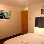 Dundridge - Morden Urban Living - Sleeps Up To 9 Guests & Private Parking For 2 Vehicles *