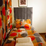 Apartment Dundridge - Morden Urban Living - Sleeps Up To 9 Guests & Private Parking For 2 Vehicles Bristol