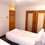 Dundridge - Morden Urban Living - Sleeps Up To 9 Guests & Private Parking For 2 Vehicles *