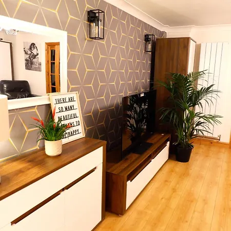 Dundridge - Morden Urban Living - Sleeps Up To 9 Guests & Private Parking For 2 Vehicles *