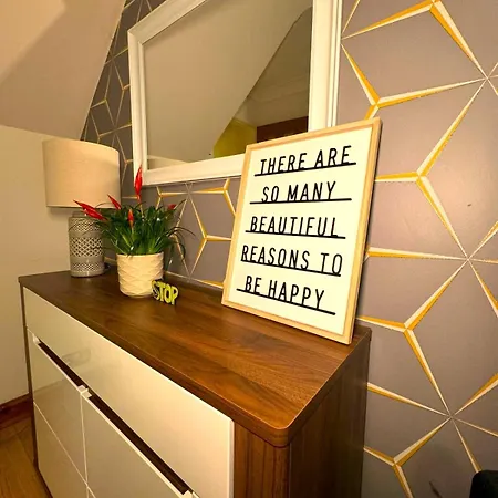 Dundridge - Morden Urban Living - Sleeps Up To 9 Guests & Private Parking For 2 Vehicles Бристоль