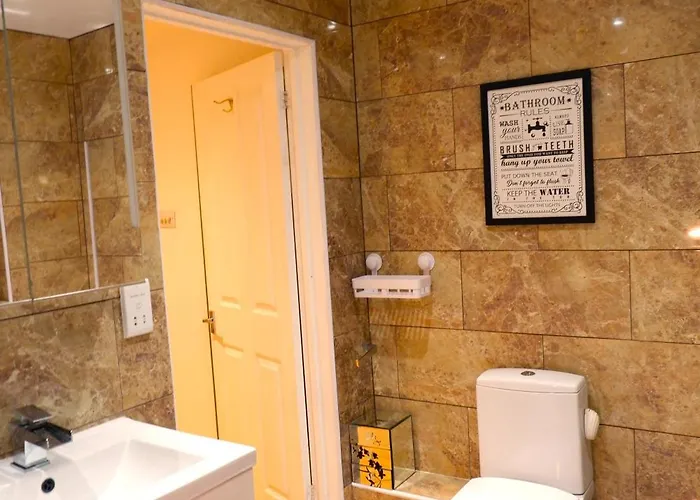 Dundridge - Morden Urban Living - Sleeps Up To 9 Guests & Private Parking For 2 Vehicles بريستول