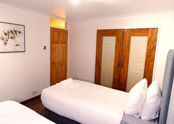 Dundridge - Morden Urban Living - Sleeps Up To 9 Guests & Private Parking For 2 Vehicles *