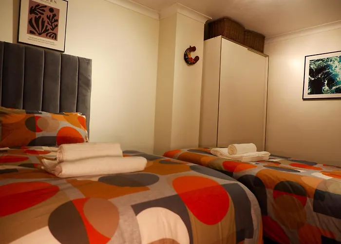 شقة Dundridge - Morden Urban Living - Sleeps Up To 9 Guests & Private Parking For 2 Vehicles بريستول