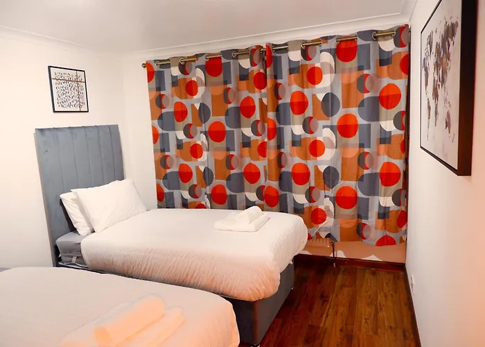 Apartment Dundridge - Morden Urban Living - Sleeps Up To 9 Guests & Private Parking For 2 Vehicles *