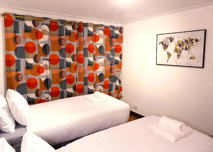 Dundridge - Morden Urban Living - Sleeps Up To 9 Guests & Private Parking For 2 Vehicles