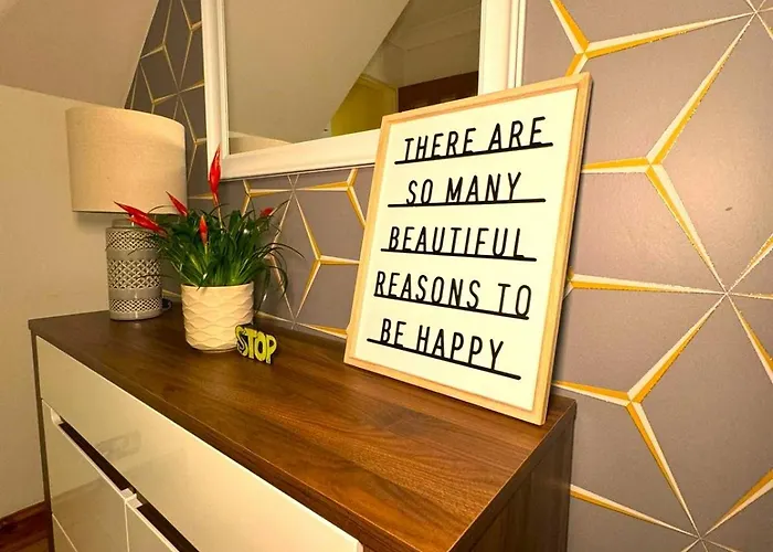 Dundridge - Morden Urban Living - Sleeps Up To 9 Guests & Private Parking For 2 Vehicles بريستول