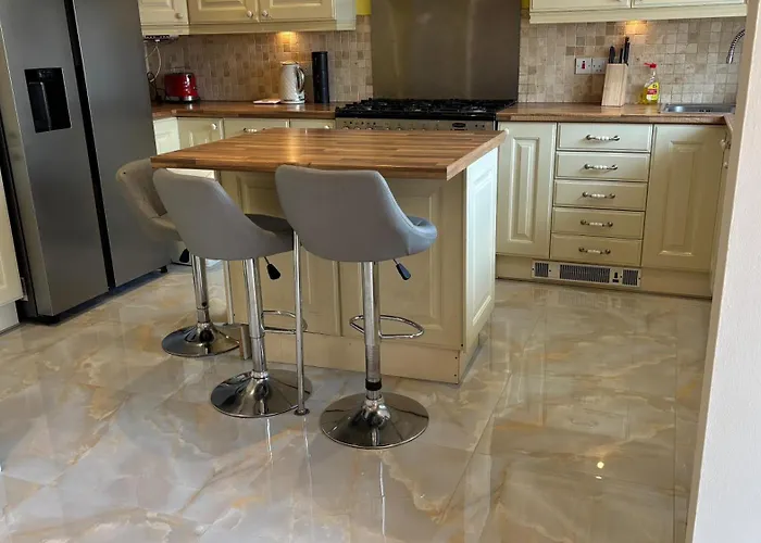 Dundridge - Morden Urban Living - Sleeps Up To 9 Guests & Private Parking For 2 Vehicles *