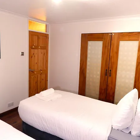 Dundridge - Morden Urban Living - Sleeps Up To 9 Guests & Private Parking For 2 Vehicles *