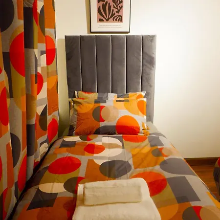 Apartman Dundridge - Morden Urban Living - Sleeps Up To 9 Guests & Private Parking For 2 Vehicles Bristol